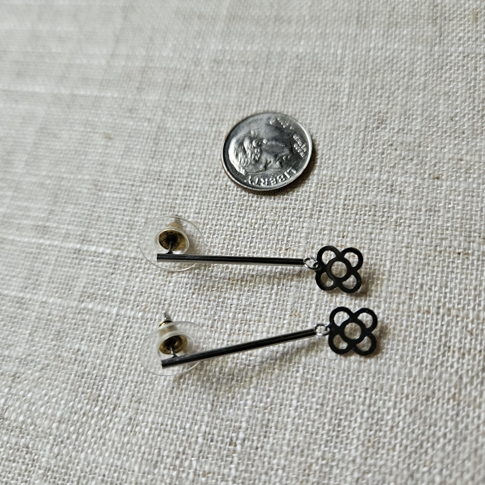 Barcelona Spain Flower Earrings - Picture 2 of 4